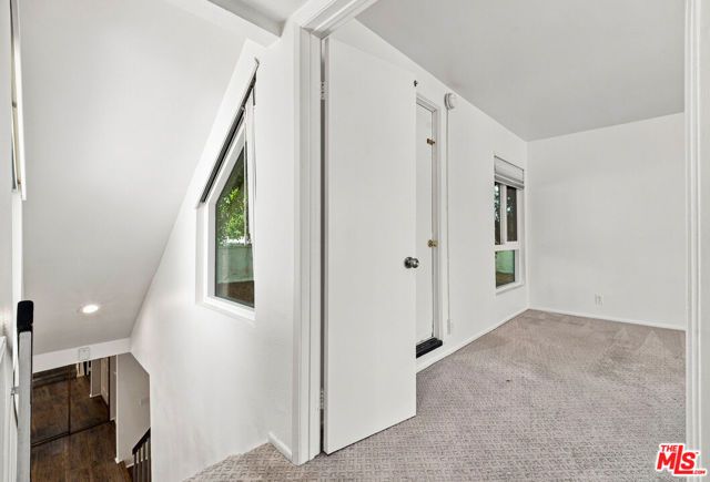 18411 Hatteras Street 218, Los Angeles, CA 91356