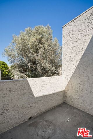 18411 Hatteras Street 218, Los Angeles, CA 91356