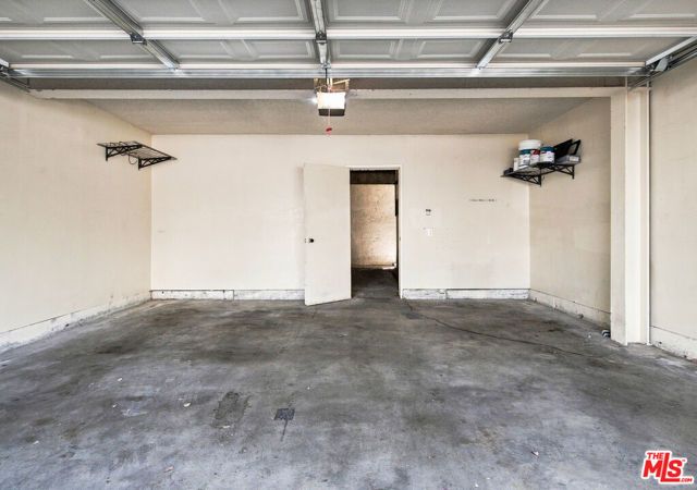 18411 Hatteras Street 218, Los Angeles, CA 91356