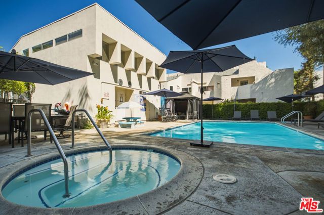 18411 Hatteras Street 218, Los Angeles, CA 91356