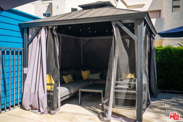 18411 Hatteras Street 218, Los Angeles, CA 91356