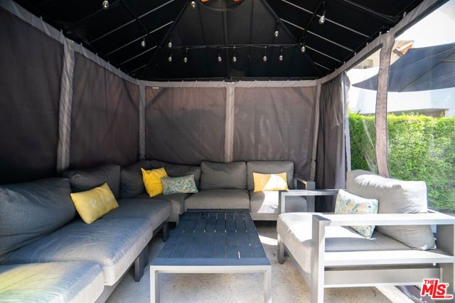 18411 Hatteras Street 218, Los Angeles, CA 91356