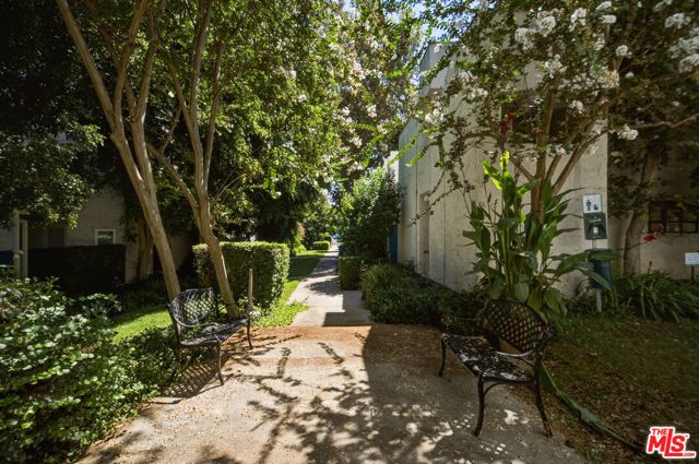 18411 Hatteras Street 218, Los Angeles, CA 91356