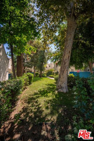 18411 Hatteras Street 218, Los Angeles, CA 91356