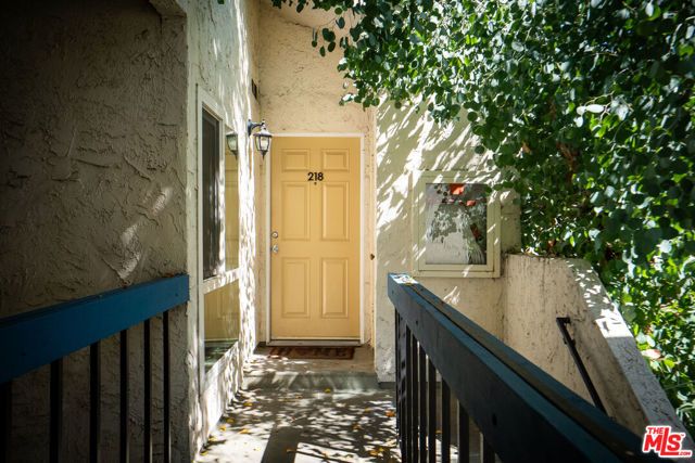 18411 Hatteras Street 218, Los Angeles, CA 91356