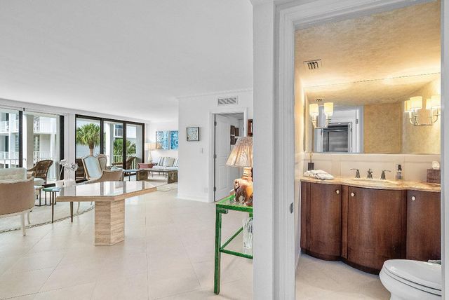 2784 S Ocean Boulevard 303e, Palm Beach, FL 33480