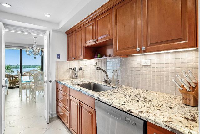 2784 S Ocean Boulevard 303e, Palm Beach, FL 33480