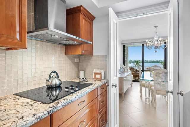 2784 S Ocean Boulevard 303e, Palm Beach, FL 33480