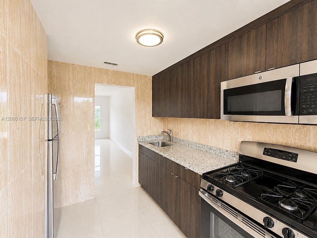1027 94th Street 7, Bay Harbor Islands, FL 33154