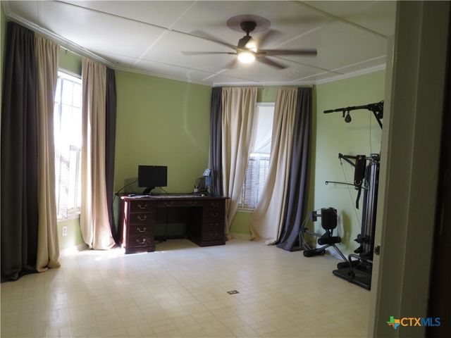 342 W Oak Street, Goliad, TX 77963