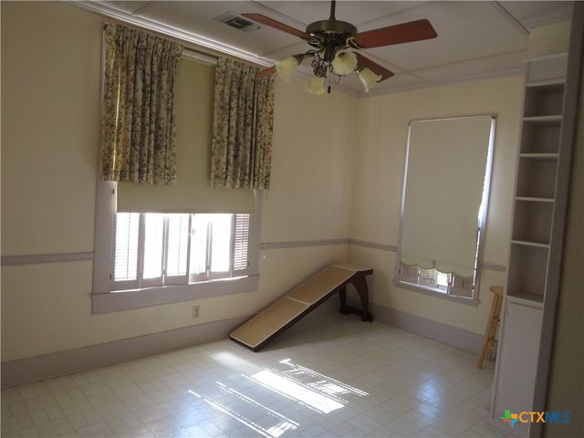 342 W Oak Street, Goliad, TX 77963