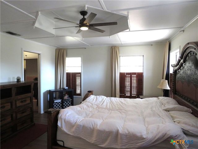 342 W Oak Street, Goliad, TX 77963