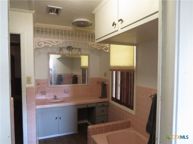 342 W Oak Street, Goliad, TX 77963