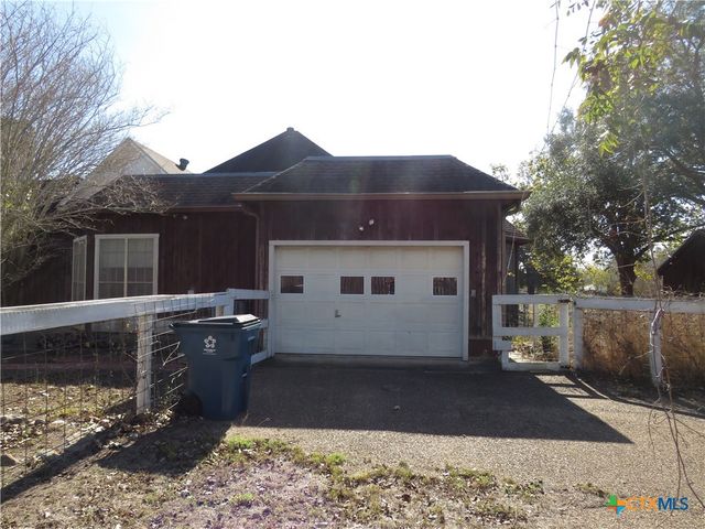 342 W Oak Street, Goliad, TX 77963