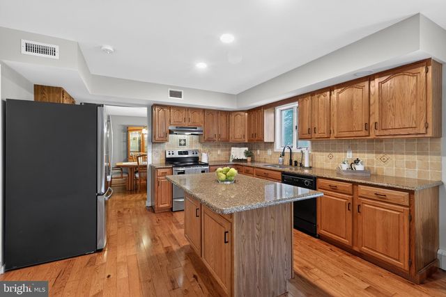 2002 BROAD ST, Perkasie, PA 18944