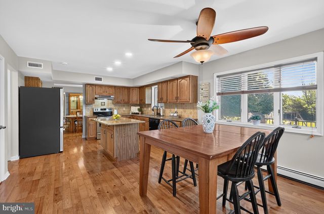 2002 BROAD ST, Perkasie, PA 18944