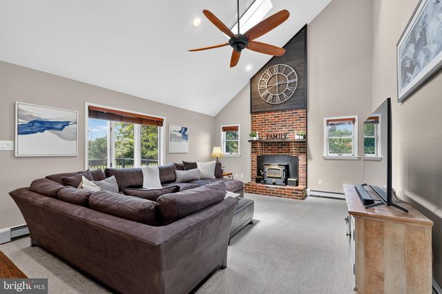 2002 BROAD ST, Perkasie, PA 18944