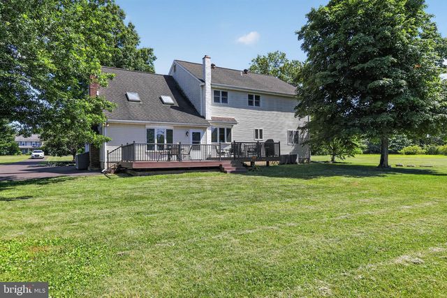 2002 BROAD ST, Perkasie, PA 18944