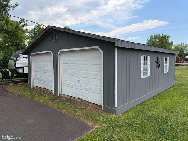 2002 BROAD ST, Perkasie, PA 18944