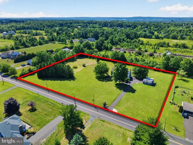 2002 BROAD ST, Perkasie, PA 18944