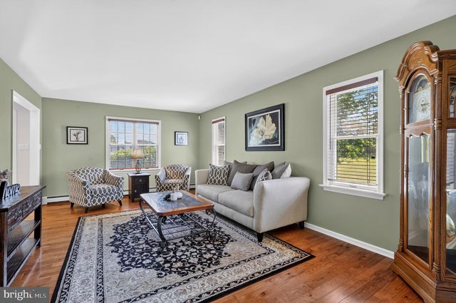 2002 BROAD ST, Perkasie, PA 18944