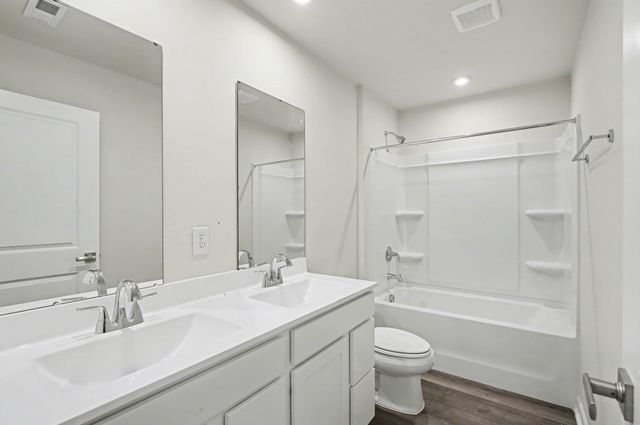 8040 NW Sterling Oaks Dr, Ash, NC 28420