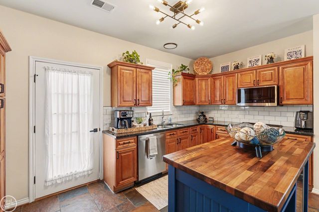 45632 Church Street, Utica, MI 48315