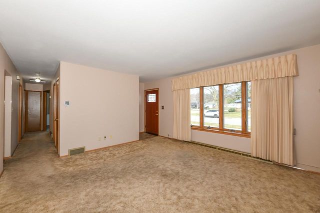 257 Mohawk Road, Janesville, WI 53545