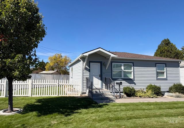 239 Blue Lakes Blvd, Twin Falls, ID 83301 property photo