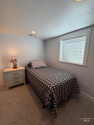 239 Blue Lakes Blvd, Twin Falls, ID 83301