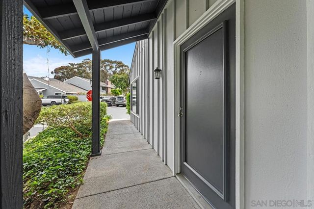 8028 Caminito Mallorca, La Jolla, CA 92037