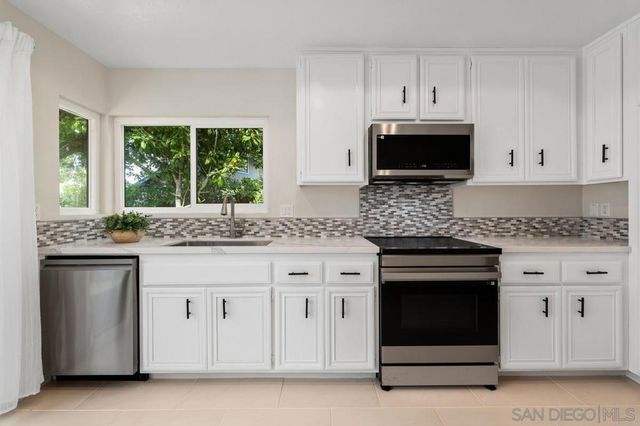 8028 Caminito Mallorca, La Jolla, CA 92037