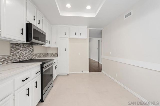 8028 Caminito Mallorca, La Jolla, CA 92037