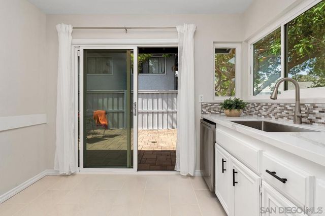 8028 Caminito Mallorca, La Jolla, CA 92037