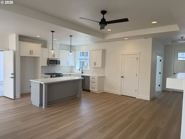 1200 Rachel Ln, Molalla, OR 97038