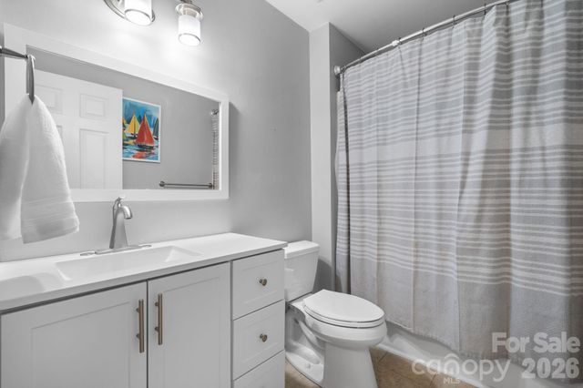 1330 5th Street NE 22, Hickory, NC 28601