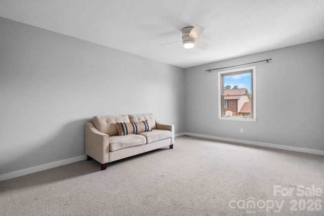 1330 5th Street NE 22, Hickory, NC 28601
