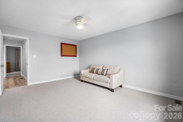 1330 5th Street NE 22, Hickory, NC 28601