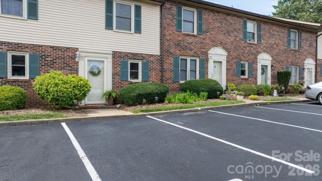 1330 5th Street NE 22, Hickory, NC 28601