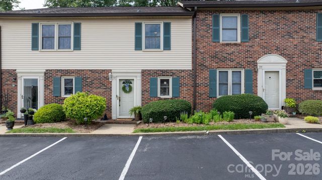 1330 5th Street NE 22, Hickory, NC 28601