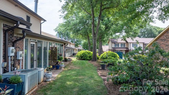 1330 5th Street NE 22, Hickory, NC 28601