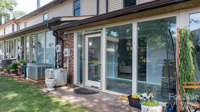 1330 5th Street NE 22, Hickory, NC 28601