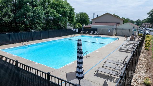 1330 5th Street NE 22, Hickory, NC 28601