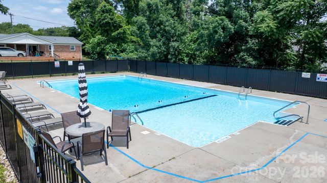1330 5th Street NE 22, Hickory, NC 28601