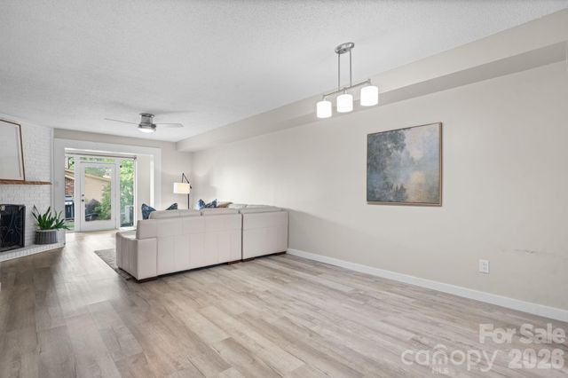 1330 5th Street NE 22, Hickory, NC 28601