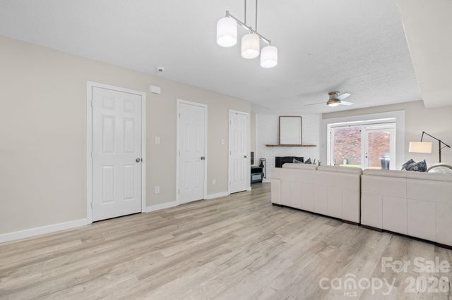 1330 5th Street NE 22, Hickory, NC 28601