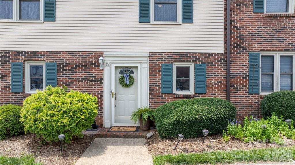 1330 5th Street NE 22, Hickory, NC 28601