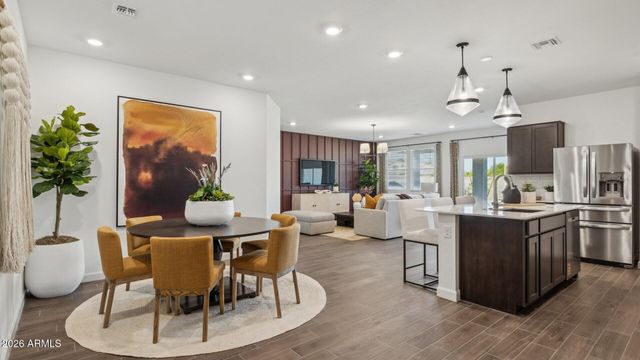 12555 W CHASE Lane, Avondale, AZ 85323