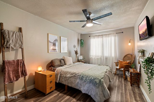 1251 N 47th Place, Phoenix, AZ 85008