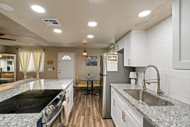 1251 N 47th Place, Phoenix, AZ 85008